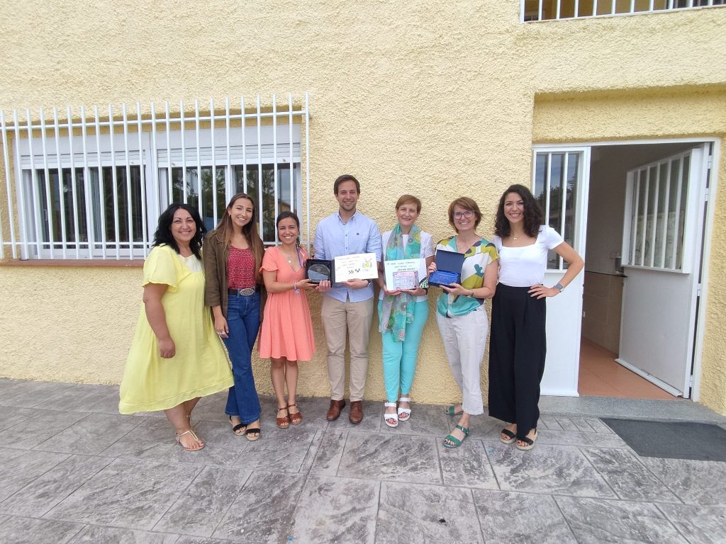 Miembros de Aldeas Infantiles SOS con los premiados