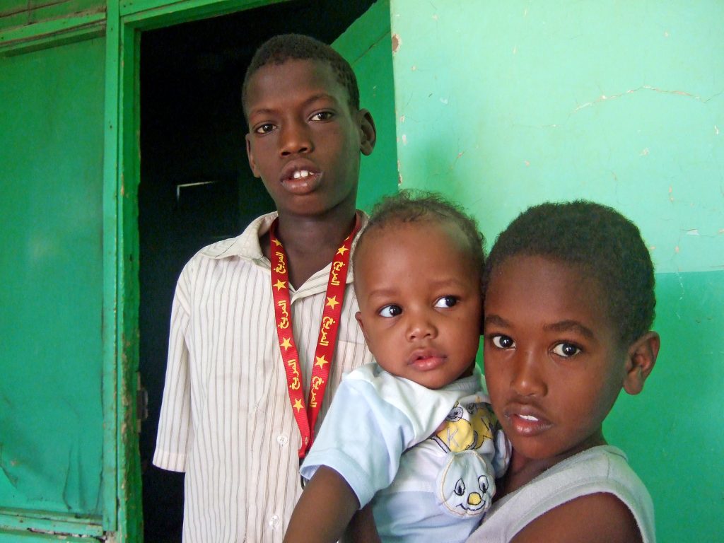 niños-aldea-sudan-jartum