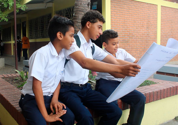 Jovenes en los talleres contra la violencia de genero
