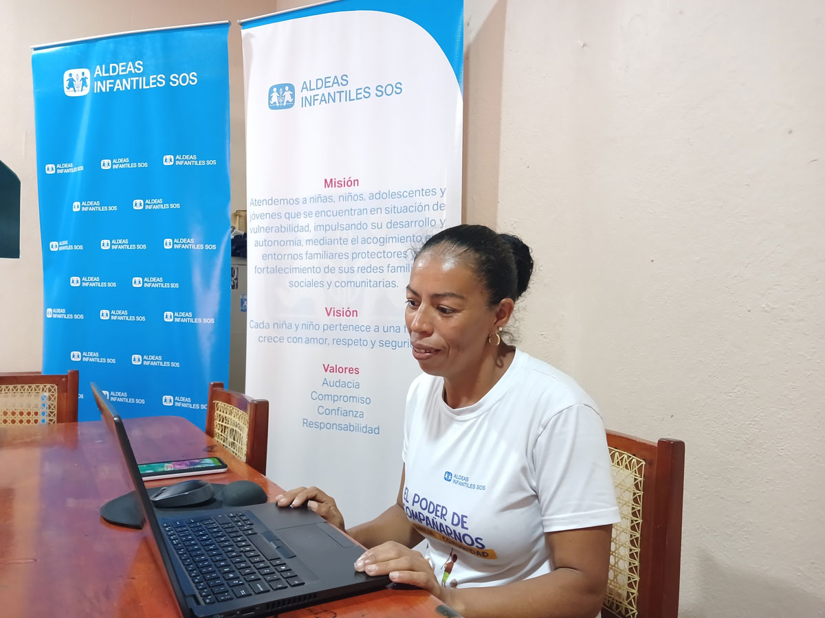 equipo de aldeas trabajando contra la violencia de genero